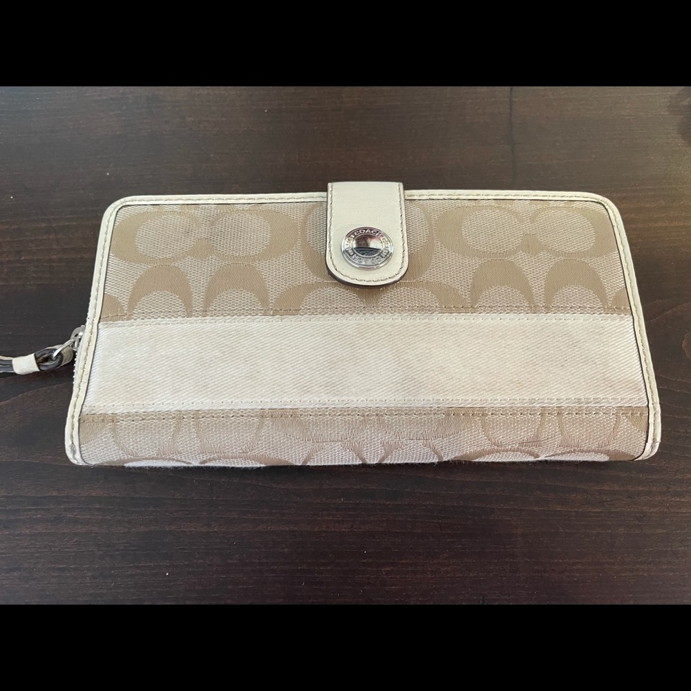Coach Optic with Appliqués Hobo - Picture 5 of 6